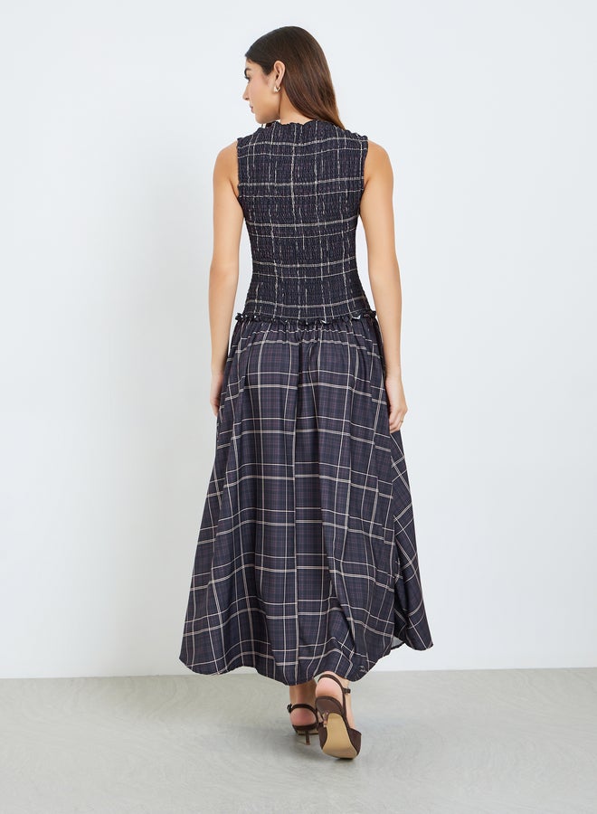 Styli Women Checked Smocked Sleeveless Maxi Dress - Image 4